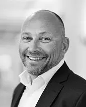 Black and white profil picture of Johan Hedin, chairman of the board at ChromoGenics